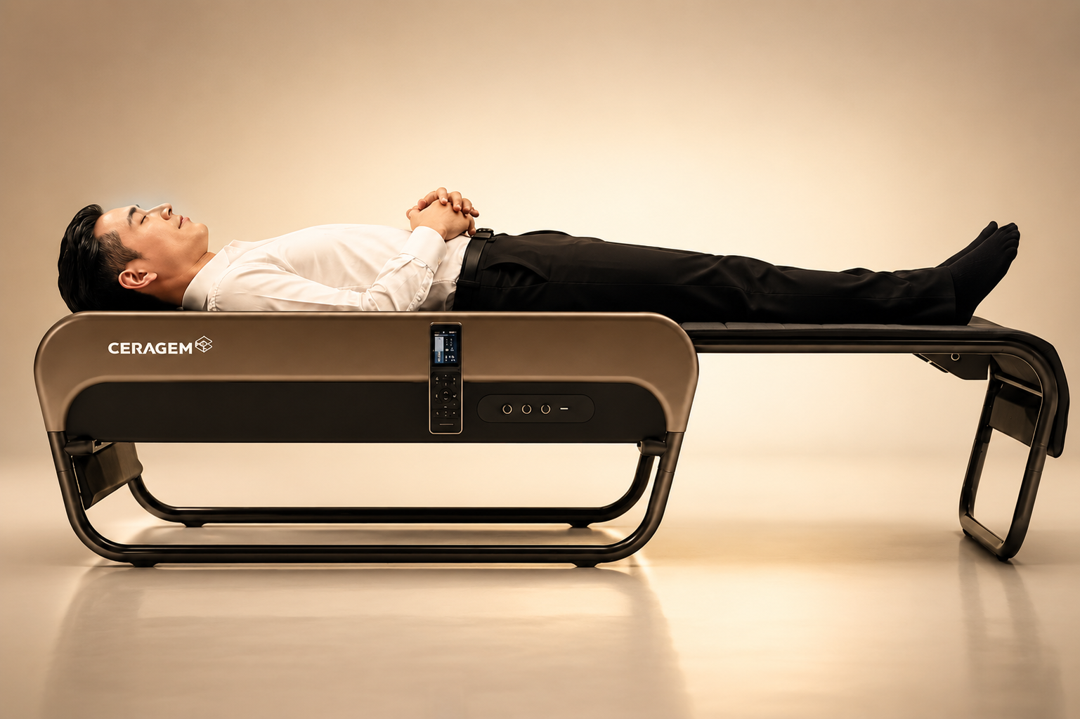 Guided spinal stretching session on the CERAGEM Master V4 thermal massage bed